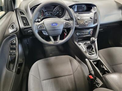 2016 Ford Focus SE   - Photo 16 - Ephrata, PA 17522