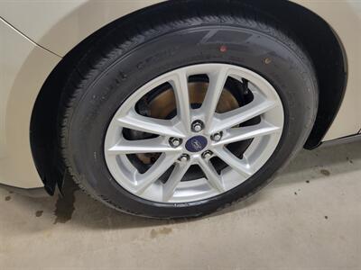 2016 Ford Focus SE   - Photo 12 - Ephrata, PA 17522