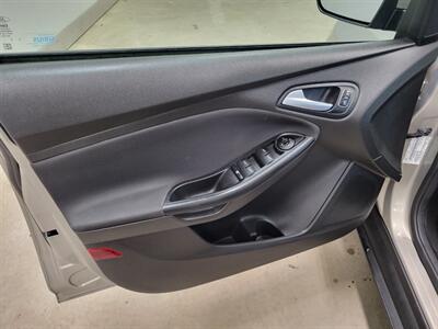 2016 Ford Focus SE   - Photo 15 - Ephrata, PA 17522