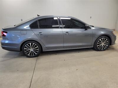 2016 Volkswagen Jetta 1.8T Sport   - Photo 9 - Ephrata, PA 17522