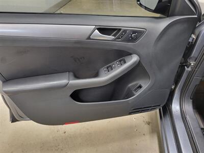 2016 Volkswagen Jetta 1.8T Sport   - Photo 16 - Ephrata, PA 17522