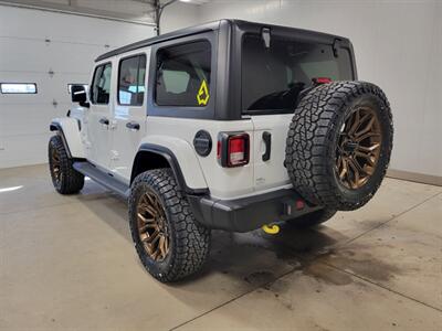 2022 Jeep Wrangler Unlimited Sahara  Summit Seeker - Photo 6 - Ephrata, PA 17522