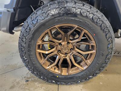 2022 Jeep Wrangler Unlimited Sahara  Summit Seeker - Photo 17 - Ephrata, PA 17522