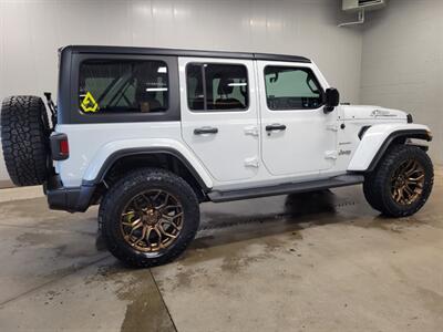 2022 Jeep Wrangler Unlimited Sahara  Summit Seeker - Photo 10 - Ephrata, PA 17522