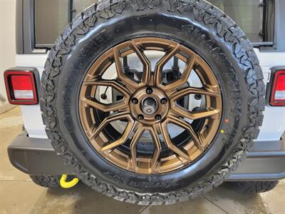 2022 Jeep Wrangler Unlimited Sahara  Summit Seeker - Photo 19 - Ephrata, PA 17522