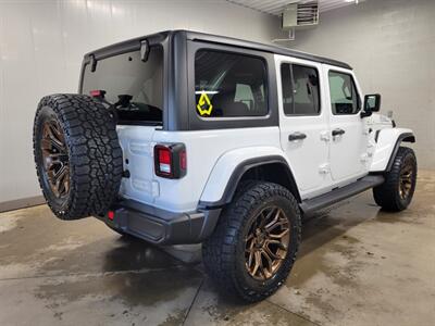 2022 Jeep Wrangler Unlimited Sahara  Summit Seeker - Photo 9 - Ephrata, PA 17522