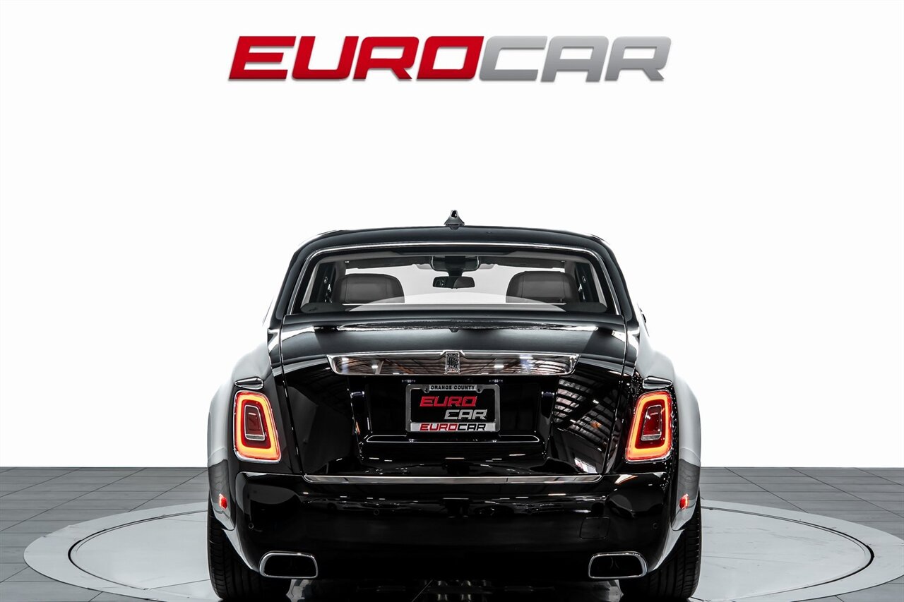2025 Rolls-Royce Phantom  *SHOOTING STAR HEADLINER * REAR THEATER * IMMERSIVE REAR SEATS* - Photo 5 - Costa Mesa, CA 92626