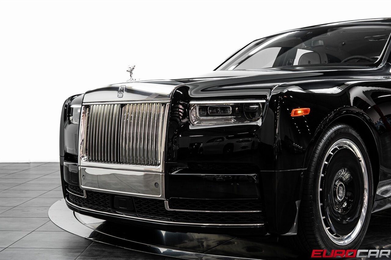 2025 Rolls-Royce Phantom  *SHOOTING STAR HEADLINER * REAR THEATER * IMMERSIVE REAR SEATS* - Photo 14 - Costa Mesa, CA 92626