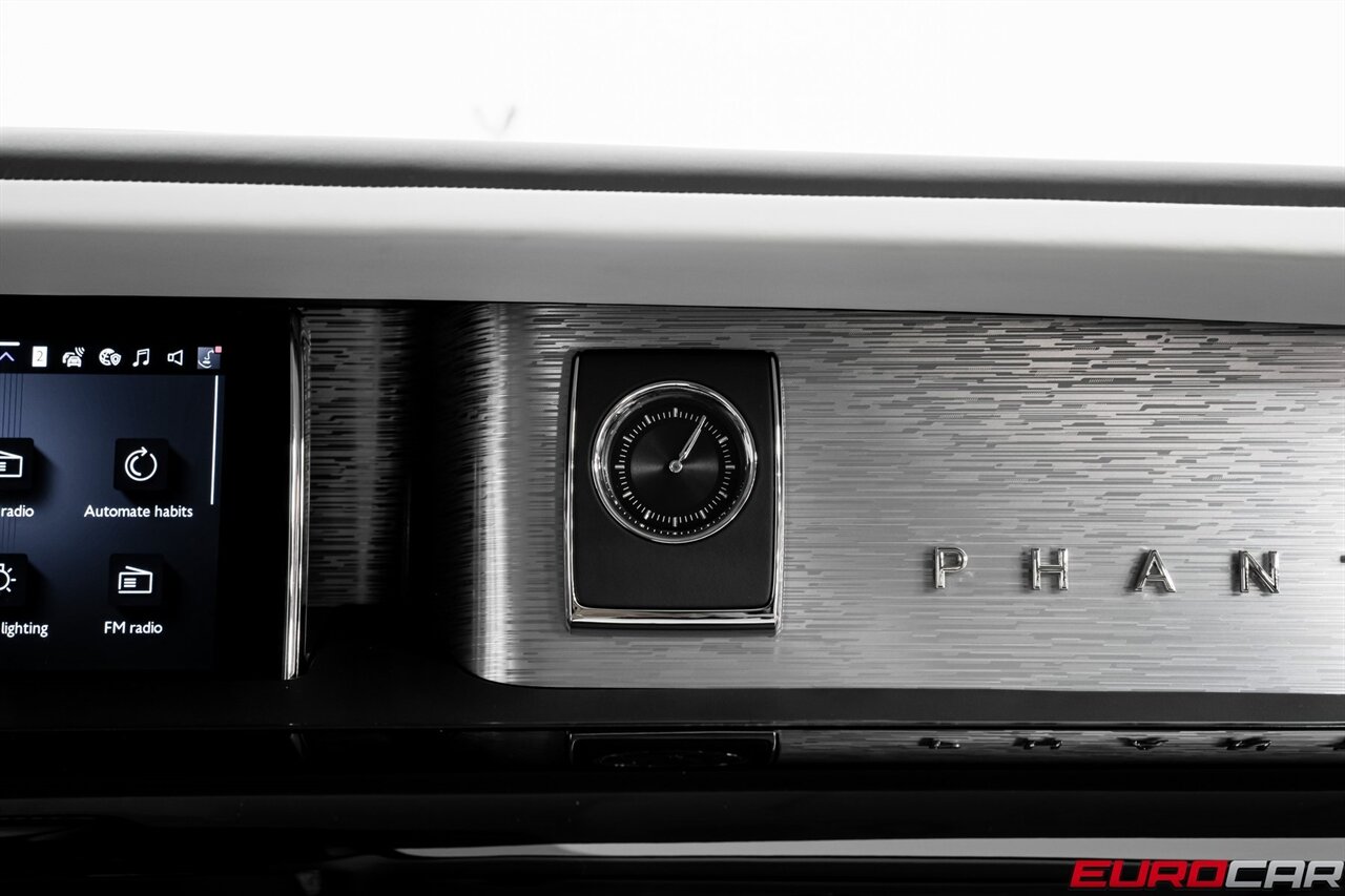 2025 Rolls-Royce Phantom  *SHOOTING STAR HEADLINER * REAR THEATER * IMMERSIVE REAR SEATS* - Photo 34 - Costa Mesa, CA 92626