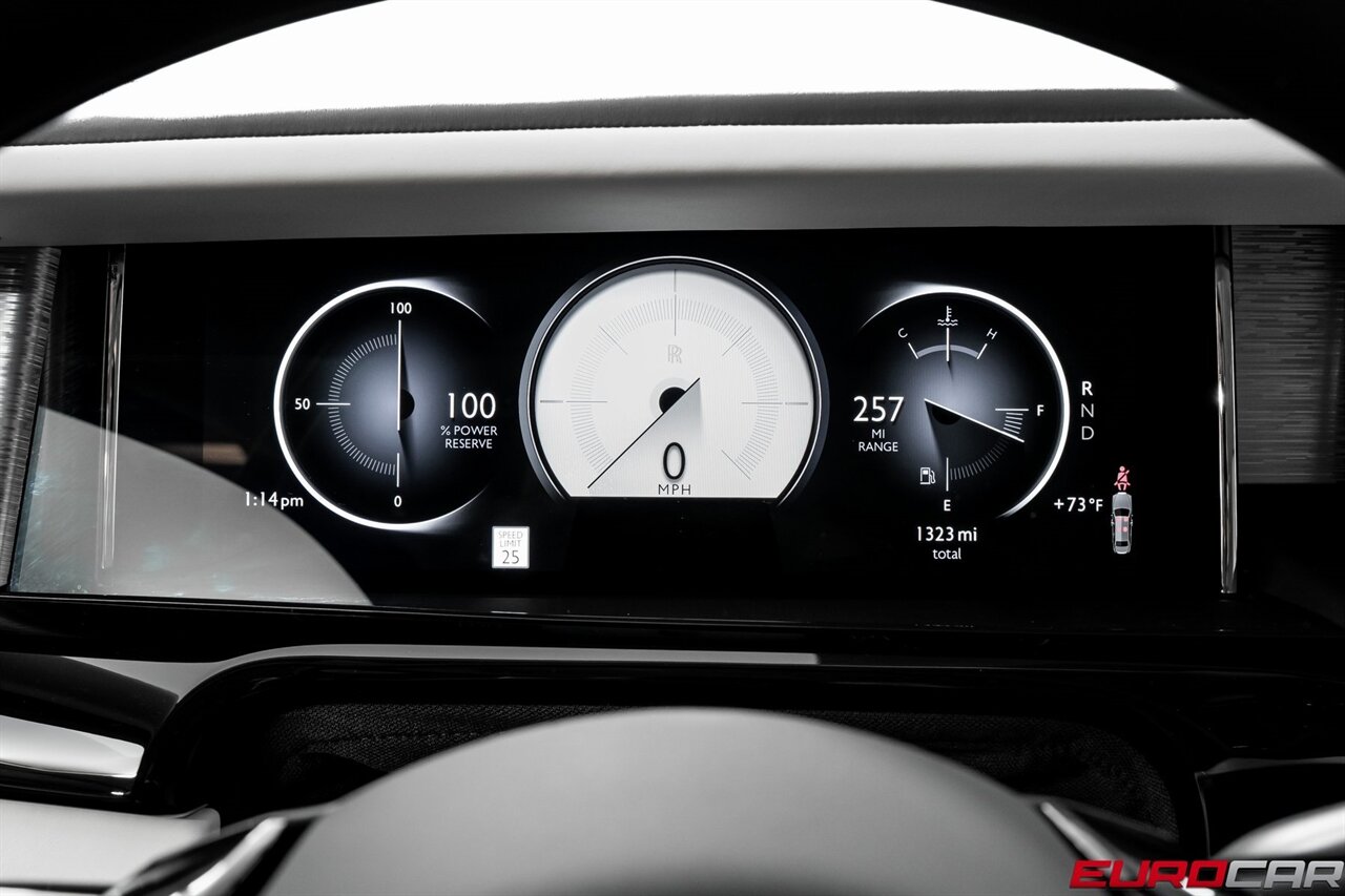 2025 Rolls-Royce Phantom  *SHOOTING STAR HEADLINER * REAR THEATER * IMMERSIVE REAR SEATS* - Photo 27 - Costa Mesa, CA 92626