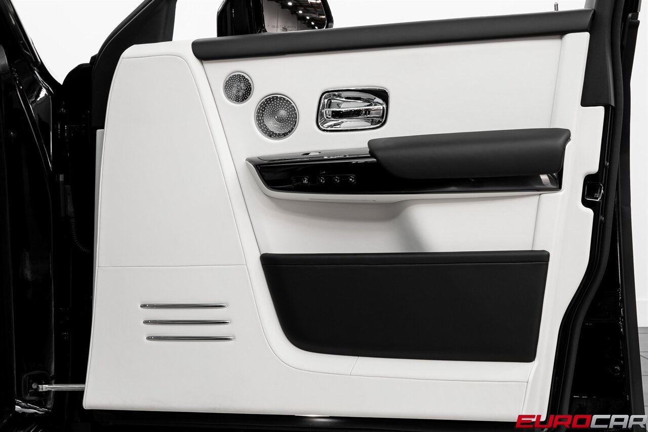 2025 Rolls-Royce Phantom  *SHOOTING STAR HEADLINER * REAR THEATER * IMMERSIVE REAR SEATS* - Photo 22 - Costa Mesa, CA 92626
