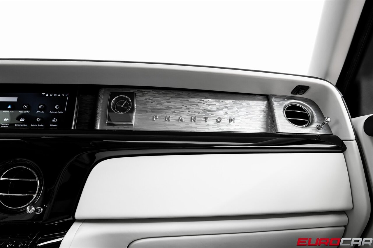 2025 Rolls-Royce Phantom  *SHOOTING STAR HEADLINER * REAR THEATER * IMMERSIVE REAR SEATS* - Photo 35 - Costa Mesa, CA 92626