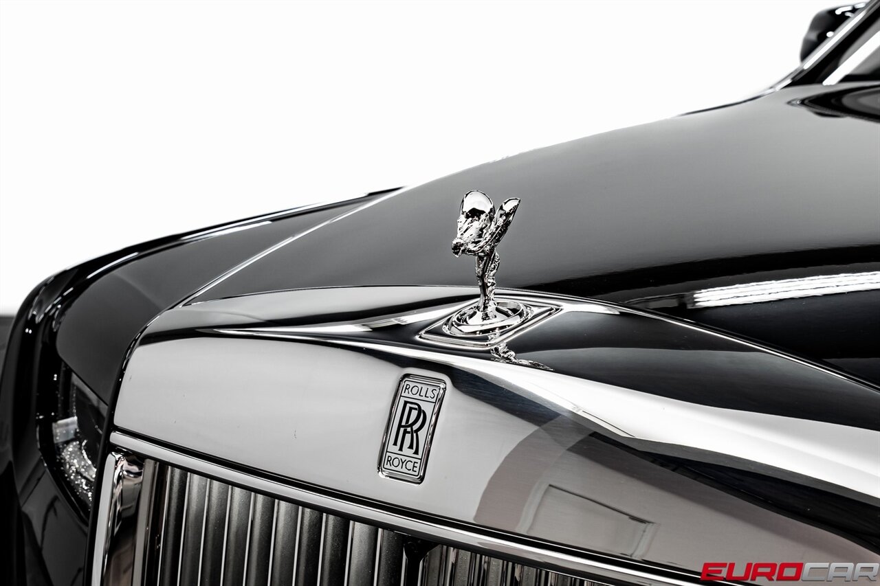 2025 Rolls-Royce Phantom  *SHOOTING STAR HEADLINER * REAR THEATER * IMMERSIVE REAR SEATS* - Photo 11 - Costa Mesa, CA 92626