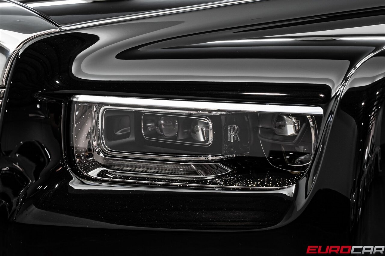 2025 Rolls-Royce Phantom  *SHOOTING STAR HEADLINER * REAR THEATER * IMMERSIVE REAR SEATS* - Photo 12 - Costa Mesa, CA 92626