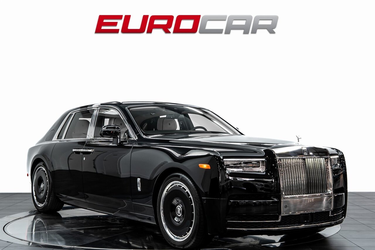 2025 Rolls-Royce Phantom  *SHOOTING STAR HEADLINER * REAR THEATER * IMMERSIVE REAR SEATS* - Photo 9 - Costa Mesa, CA 92626