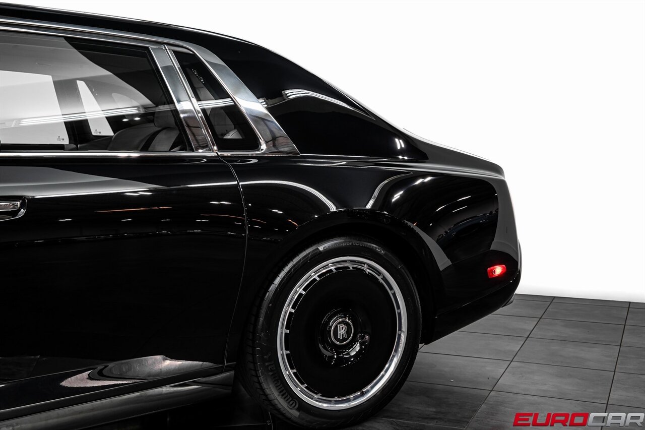 2025 Rolls-Royce Phantom  *SHOOTING STAR HEADLINER * REAR THEATER * IMMERSIVE REAR SEATS* - Photo 16 - Costa Mesa, CA 92626