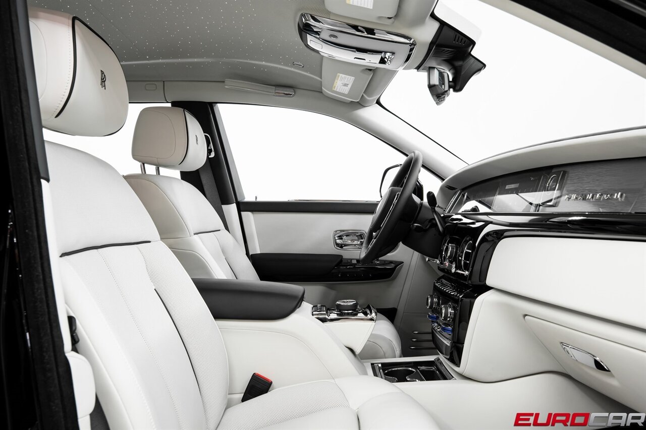 2025 Rolls-Royce Phantom  *SHOOTING STAR HEADLINER * REAR THEATER * IMMERSIVE REAR SEATS* - Photo 36 - Costa Mesa, CA 92626