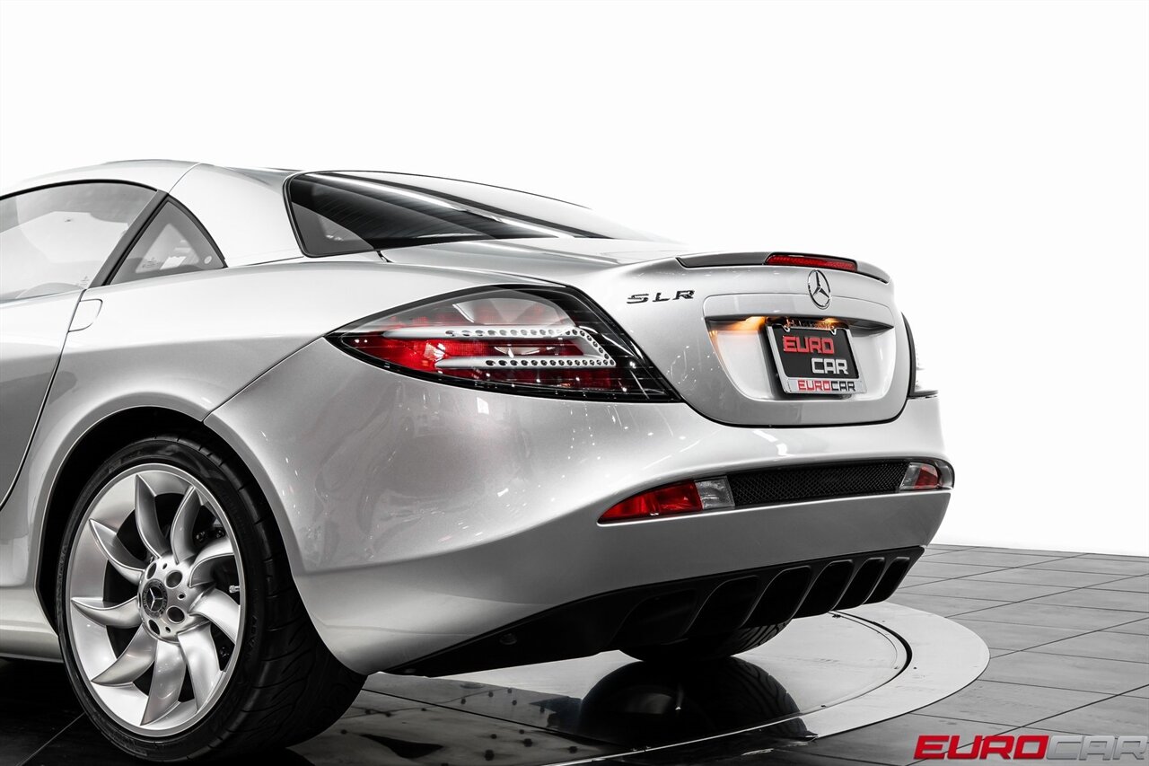 2005 Mercedes-Benz SLR *LESS THAN 3,000 MILES * CARBON FIBER SEATS*  *LESS THAN 3,000 MILES * CARBON FIBER REINFORCED BUCKET SEATS* - Photo 17 - Costa Mesa, CA 92626