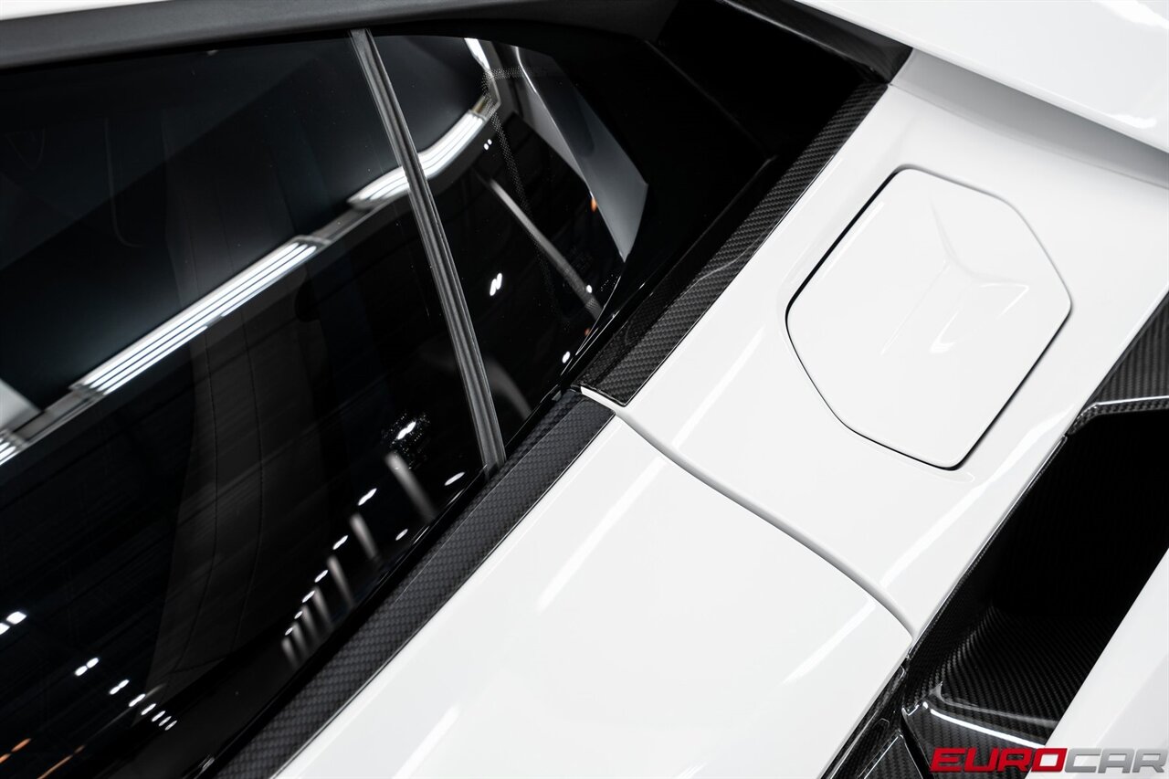 2025 Lamborghini Revuelto  *$56,600 IN CARBON OPTIONS * SPECIAL PAINT * SPORTIVA TRIM* - Photo 19 - Costa Mesa, CA 92626