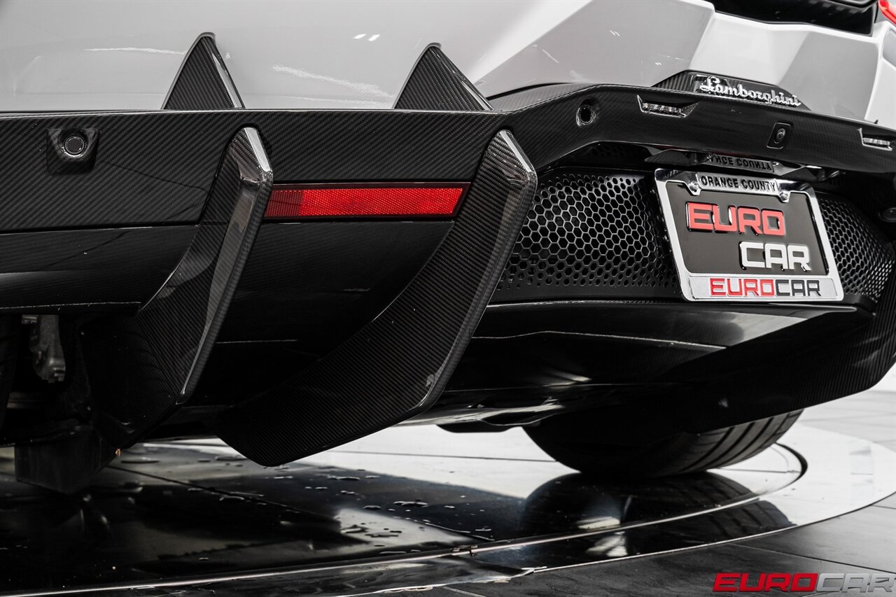 2025 Lamborghini Revuelto  *$56,600 IN CARBON OPTIONS * SPECIAL PAINT * SPORTIVA TRIM* - Photo 33 - Costa Mesa, CA 92626