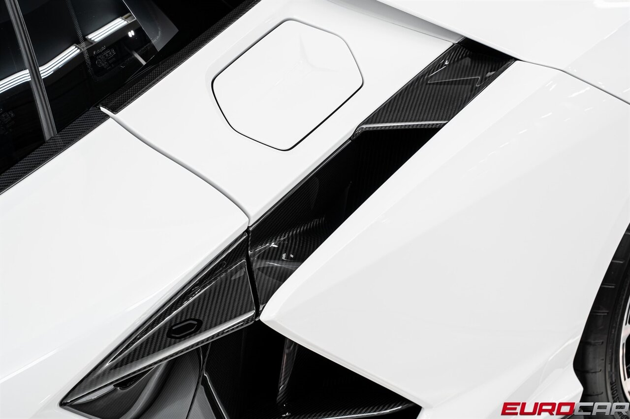 2025 Lamborghini Revuelto  *$56,600 IN CARBON OPTIONS * SPECIAL PAINT * SPORTIVA TRIM* - Photo 20 - Costa Mesa, CA 92626