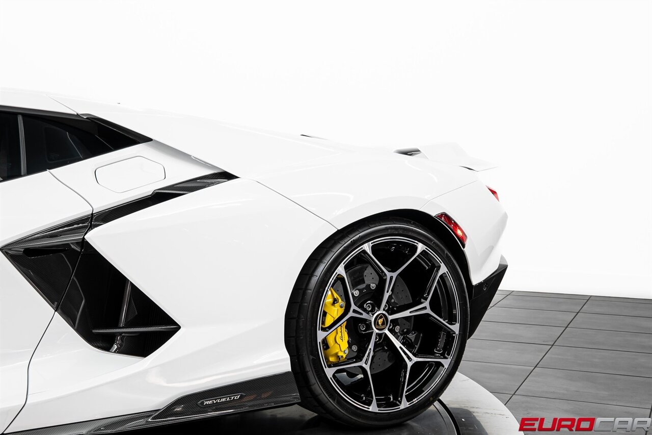 2025 Lamborghini Revuelto  *$56,600 IN CARBON OPTIONS * SPECIAL PAINT * SPORTIVA TRIM* - Photo 23 - Costa Mesa, CA 92626