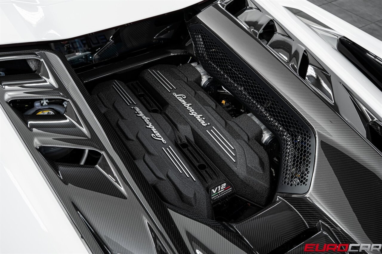 2025 Lamborghini Revuelto  *$56,600 IN CARBON OPTIONS * SPECIAL PAINT * SPORTIVA TRIM* - Photo 27 - Costa Mesa, CA 92626