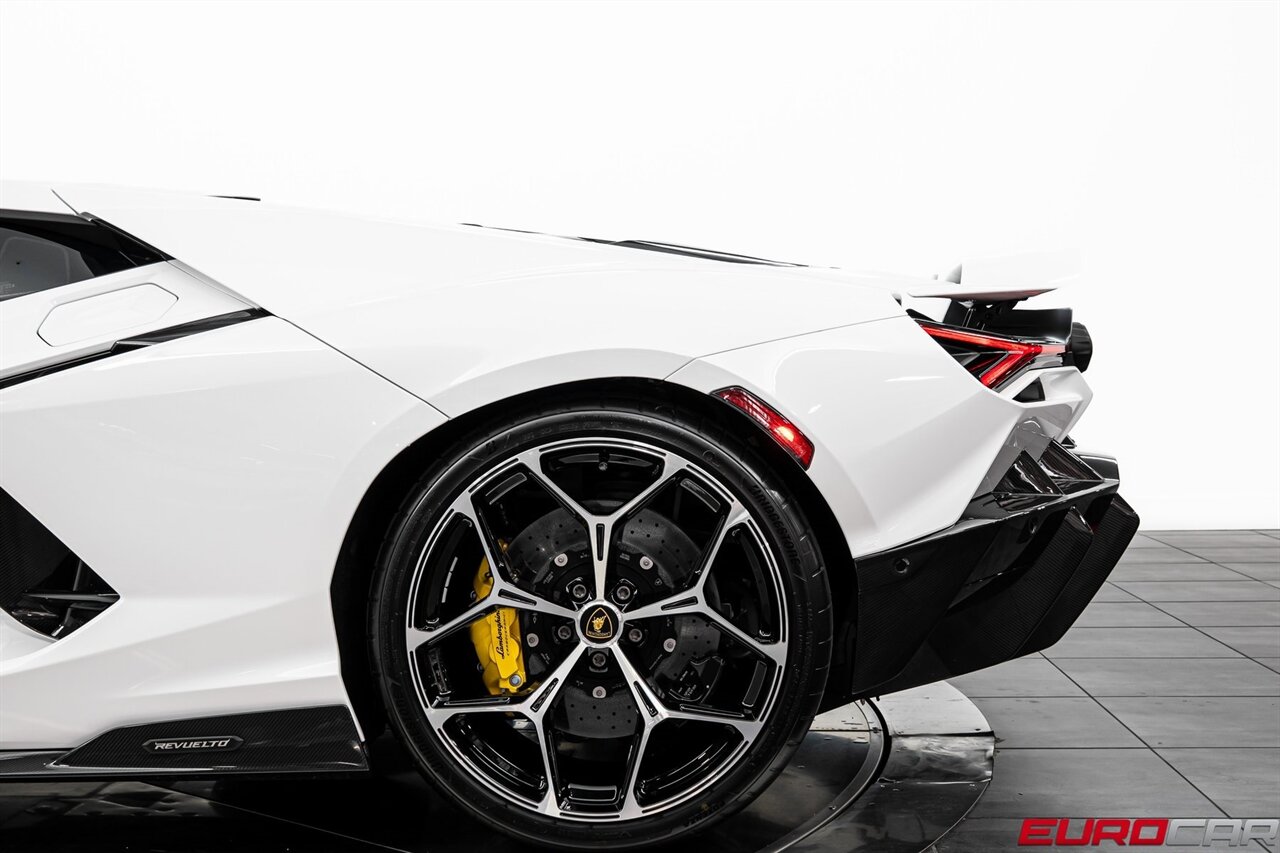 2025 Lamborghini Revuelto  *$56,600 IN CARBON OPTIONS * SPECIAL PAINT * SPORTIVA TRIM* - Photo 24 - Costa Mesa, CA 92626