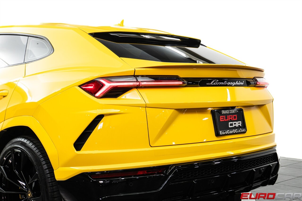 2022 Lamborghini Urus  *STYLE PACKAGE IN HIGH GLOSS BLACK * FULL COMFORT SEATS* - Photo 17 - Costa Mesa, CA 92626