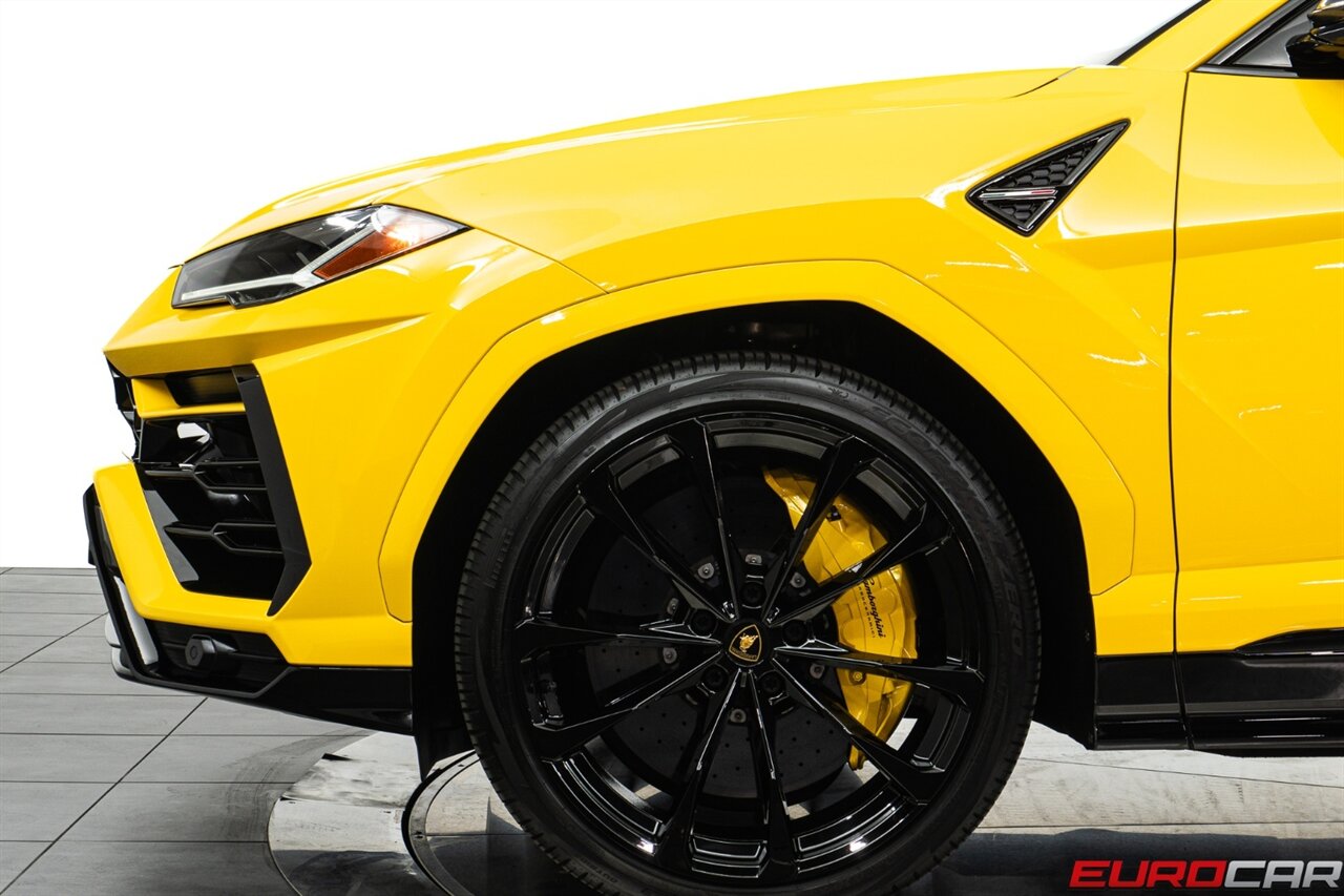 2022 Lamborghini Urus  *STYLE PACKAGE IN HIGH GLOSS BLACK * FULL COMFORT SEATS* - Photo 14 - Costa Mesa, CA 92626