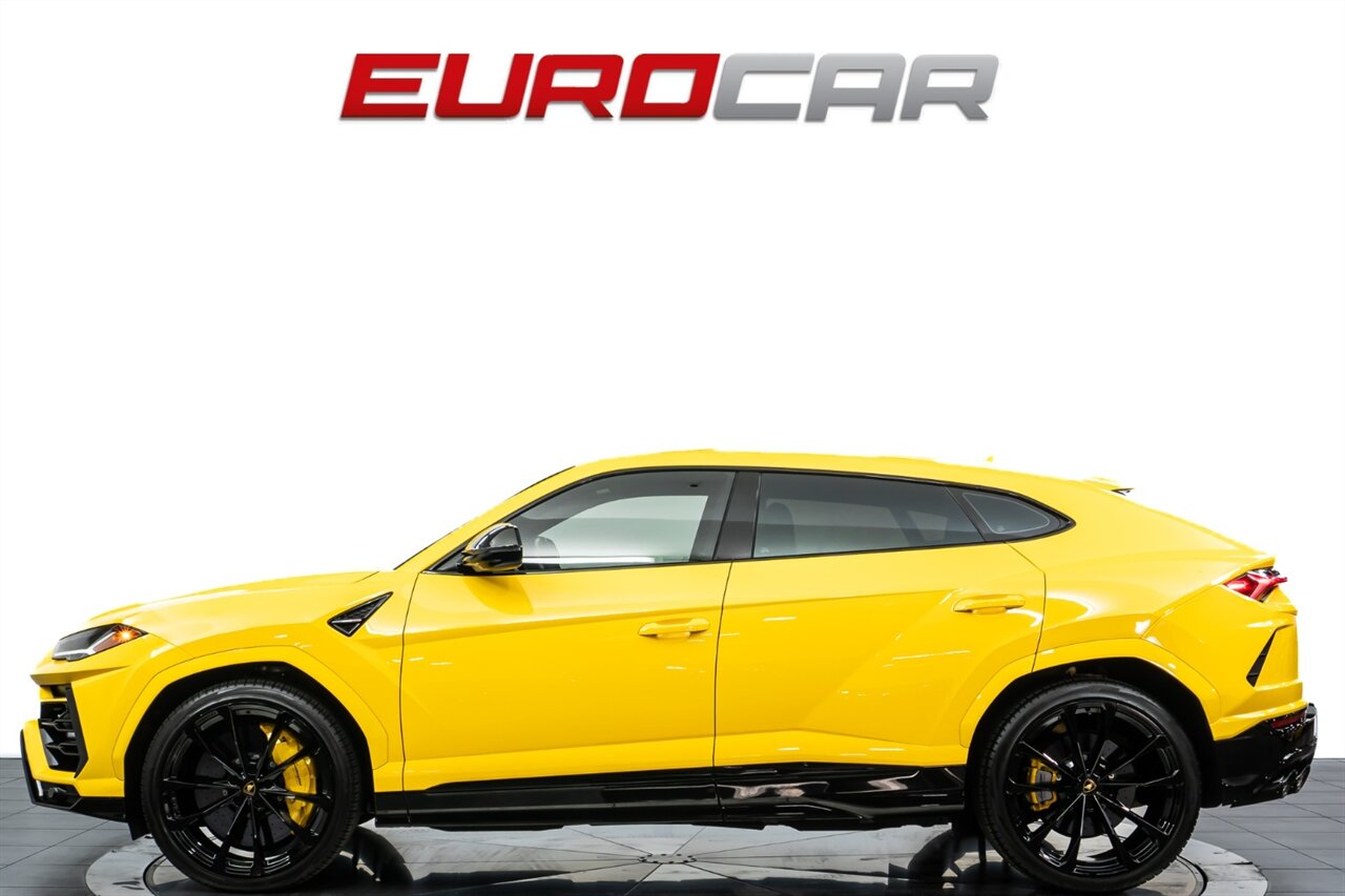 2022 Lamborghini Urus  *STYLE PACKAGE IN HIGH GLOSS BLACK * FULL COMFORT SEATS* - Photo 2 - Costa Mesa, CA 92626