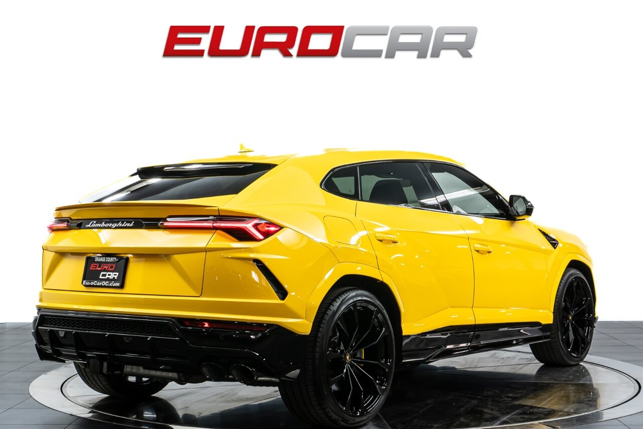 2022 Lamborghini Urus  *STYLE PACKAGE IN HIGH GLOSS BLACK * FULL COMFORT SEATS* - Photo 5 - Costa Mesa, CA 92626