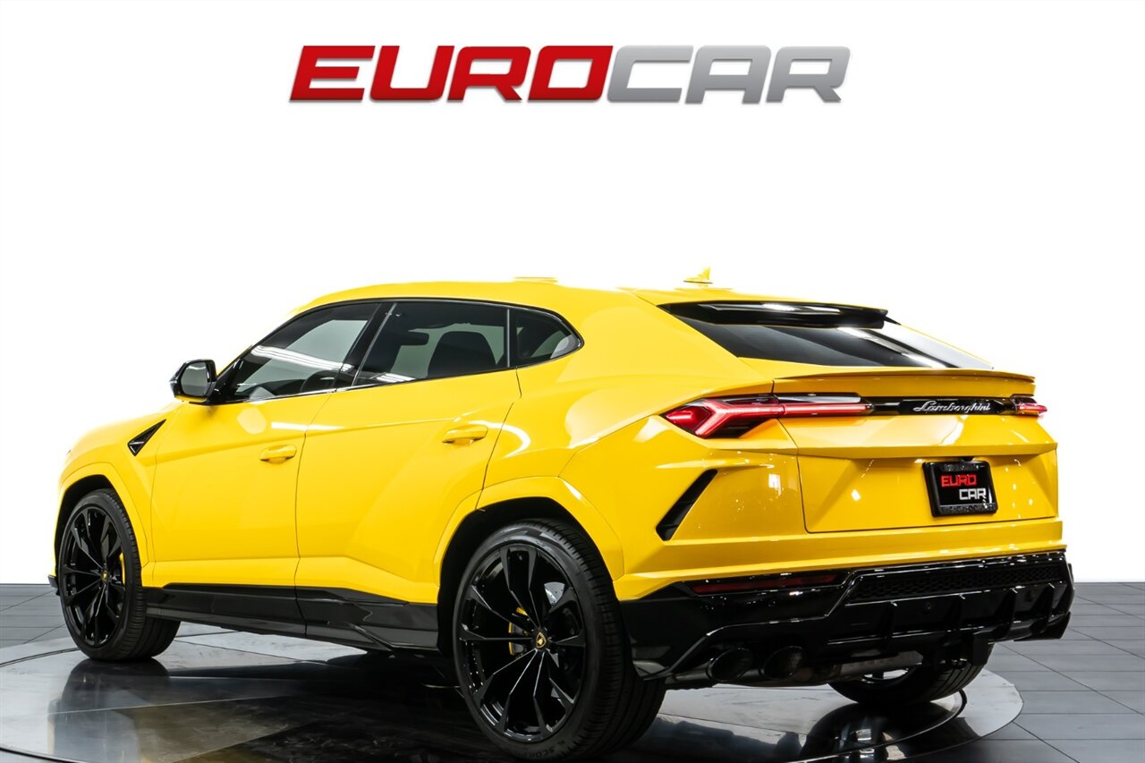 2022 Lamborghini Urus  *STYLE PACKAGE IN HIGH GLOSS BLACK * FULL COMFORT SEATS* - Photo 3 - Costa Mesa, CA 92626