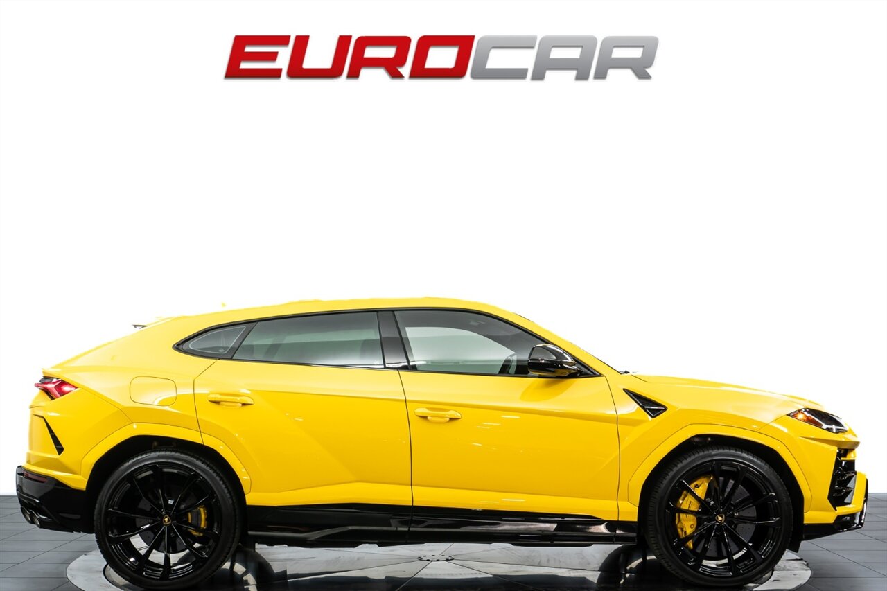 2022 Lamborghini Urus  *STYLE PACKAGE IN HIGH GLOSS BLACK * FULL COMFORT SEATS* - Photo 6 - Costa Mesa, CA 92626