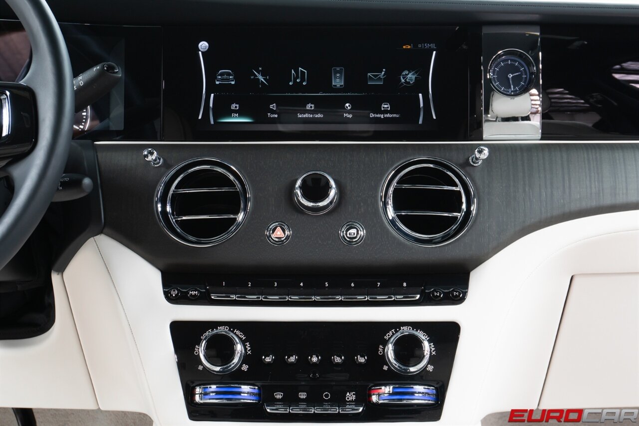 2022 Rolls-Royce Ghost  *STARLIGHT HEADLINER * REAR ENTERTAINMENT* - Photo 38 - Costa Mesa, CA 92626