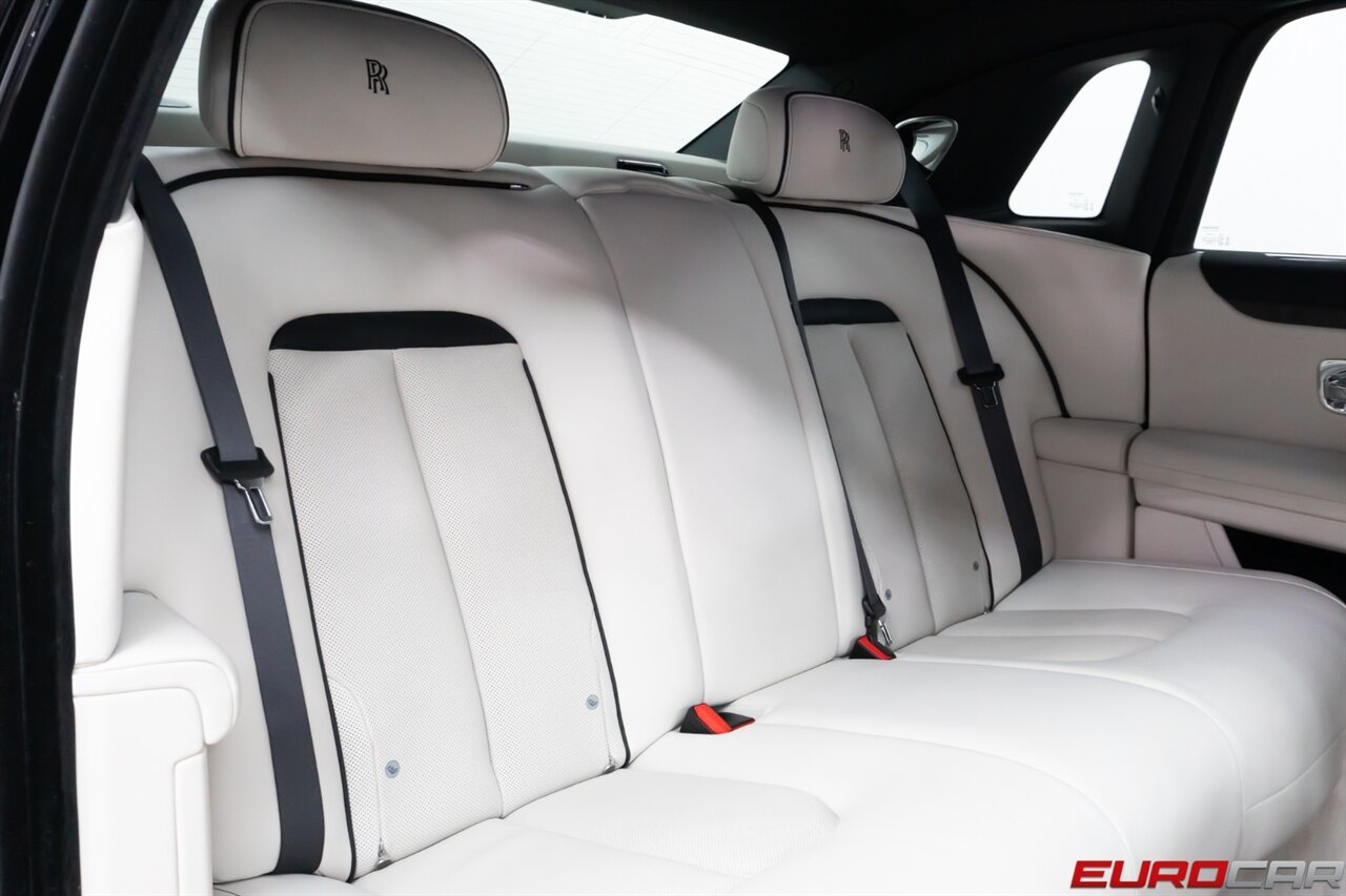 2022 Rolls-Royce Ghost  *STARLIGHT HEADLINER * REAR ENTERTAINMENT* - Photo 27 - Costa Mesa, CA 92626