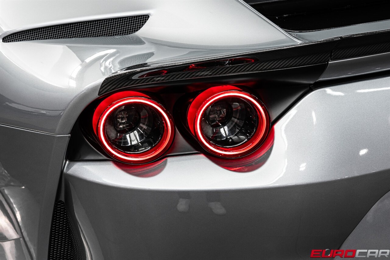 2019 Ferrari 812 Superfast *CARBON OPTIONS * SUSPENSION LIFTER * FRONT PPF* - Photo 21 - Costa Mesa, CA 92626