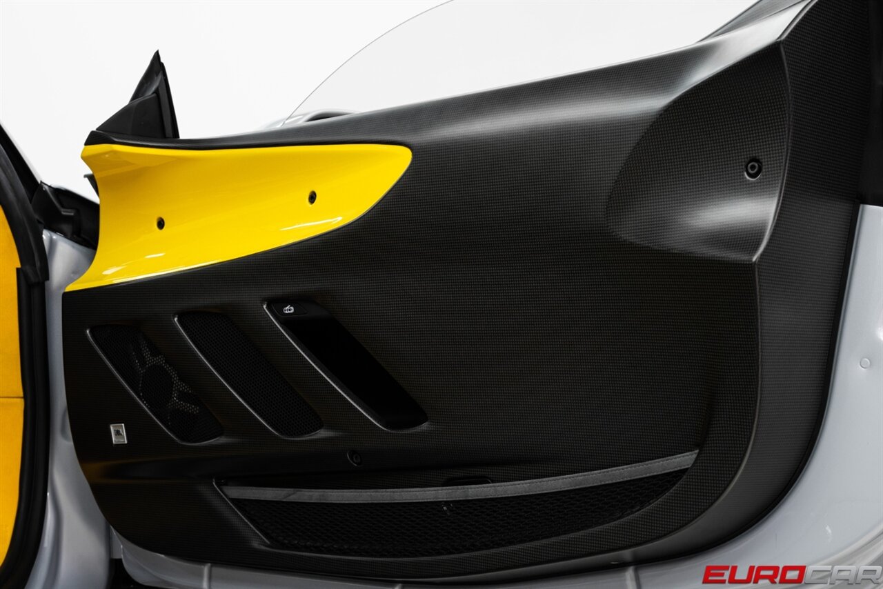 2025 Ferrari SF90 XX  *INSANE SPEC * HUGE CARBON OPTIONS* - Photo 40 - Costa Mesa, CA 92626