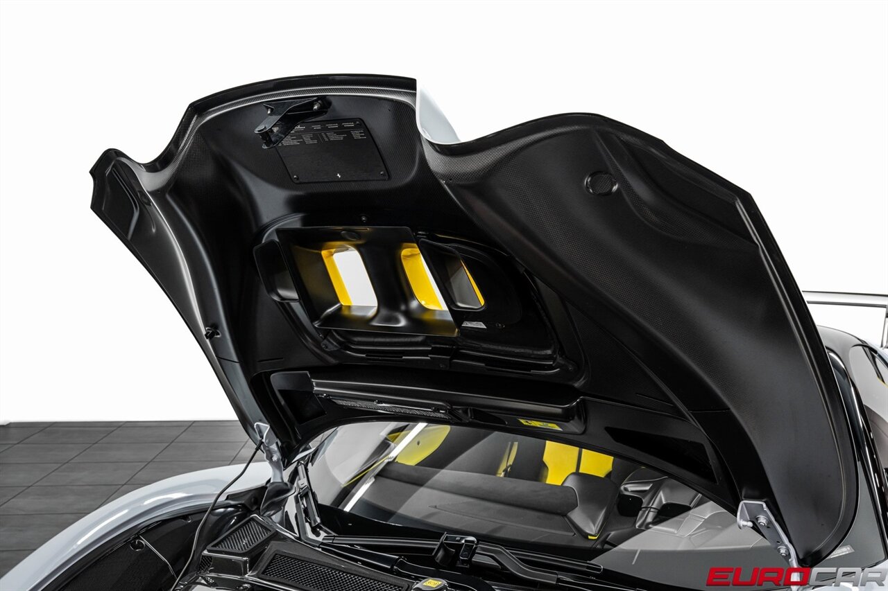 2025 Ferrari SF90 XX *INSANE SPEC * HUGE CARBON OPTIONS* - Photo 10 - Costa Mesa, CA 92626