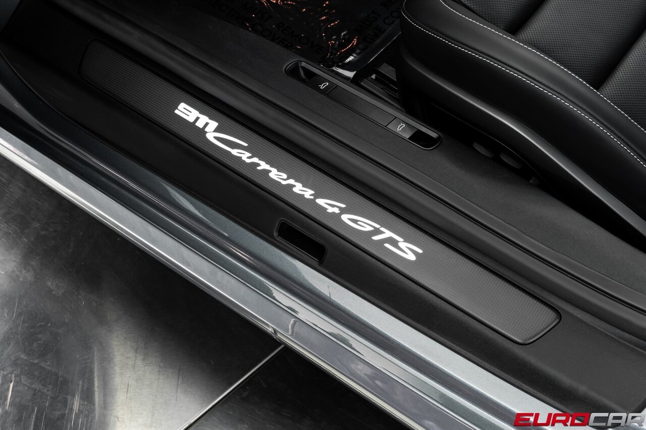 2025 Porsche 911 Carrera 4 GTS *SUNROOF * FRONT AXLE LIFT SYSTEM*   - Photo 47 - Costa Mesa, CA 92626