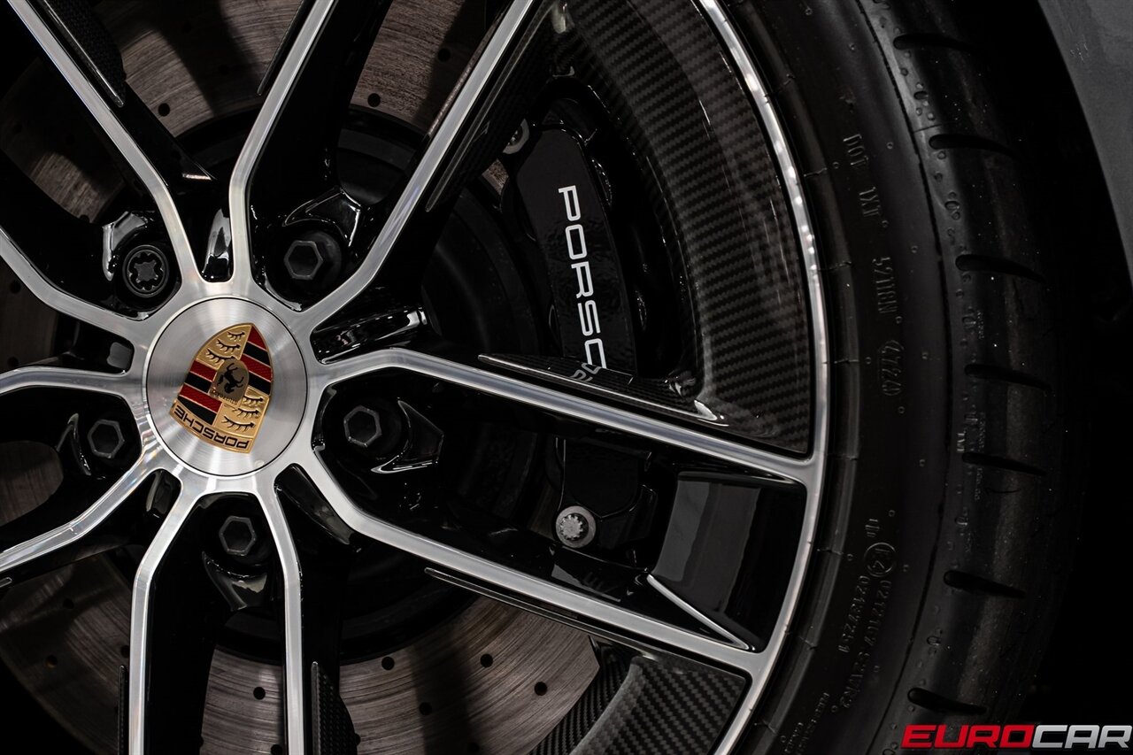 2025 Porsche 911 Carrera 4 GTS *SUNROOF * FRONT AXLE LIFT SYSTEM*   - Photo 22 - Costa Mesa, CA 92626