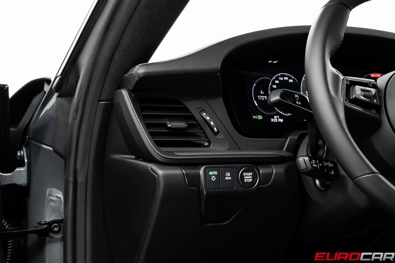 2025 Porsche 911 Carrera 4 GTS *SUNROOF * FRONT AXLE LIFT SYSTEM*   - Photo 26 - Costa Mesa, CA 92626