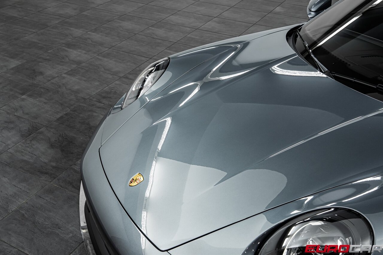 2025 Porsche 911 Carrera 4 GTS *SUNROOF * FRONT AXLE LIFT SYSTEM*   - Photo 9 - Costa Mesa, CA 92626