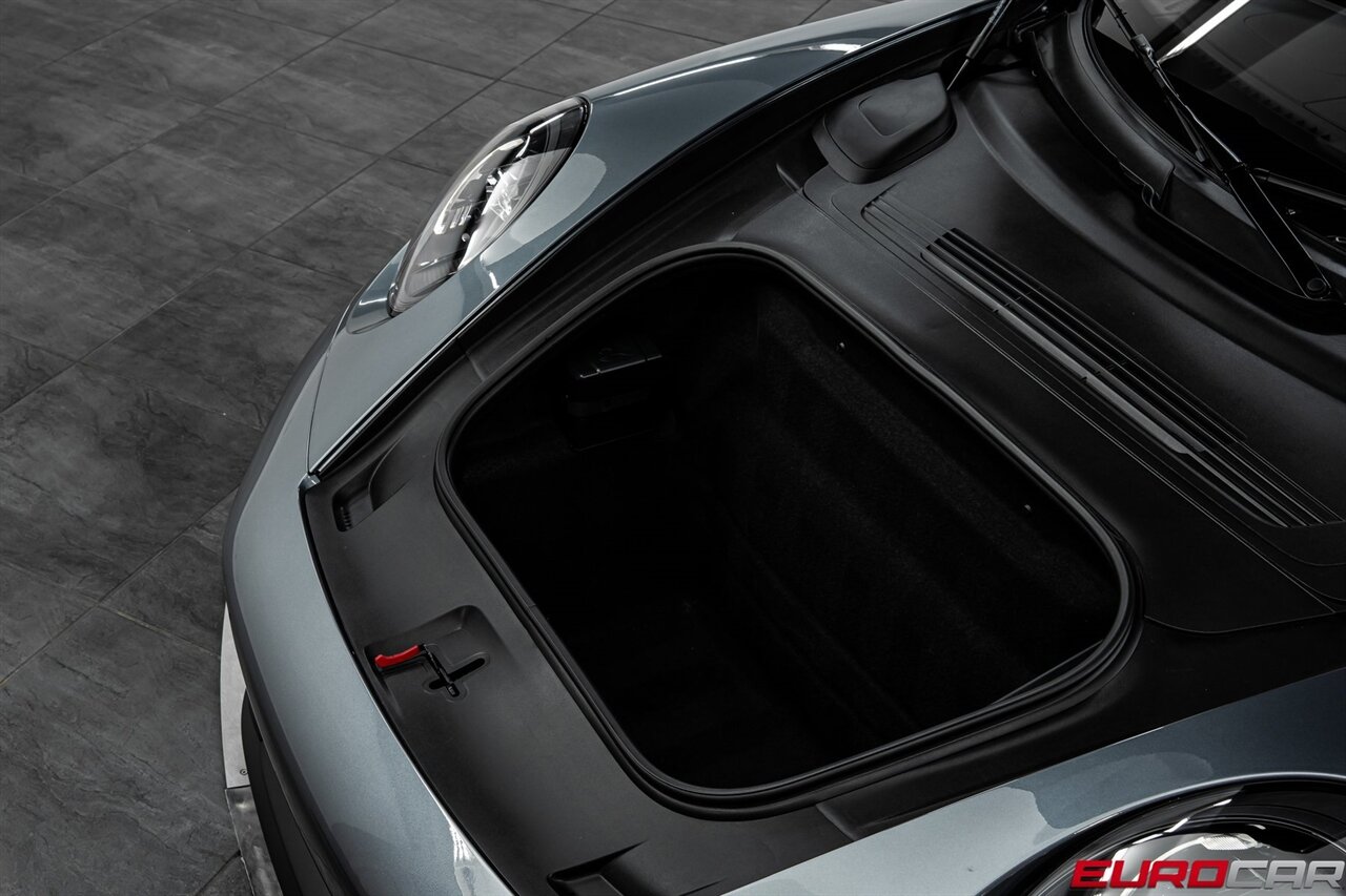 2025 Porsche 911 Carrera 4 GTS *SUNROOF * FRONT AXLE LIFT SYSTEM*   - Photo 10 - Costa Mesa, CA 92626