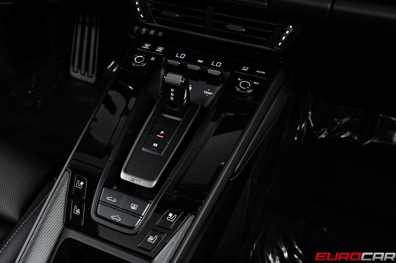 2025 Porsche 911 Carrera 4 GTS *SUNROOF * FRONT AXLE LIFT SYSTEM*   - Photo 34 - Costa Mesa, CA 92626