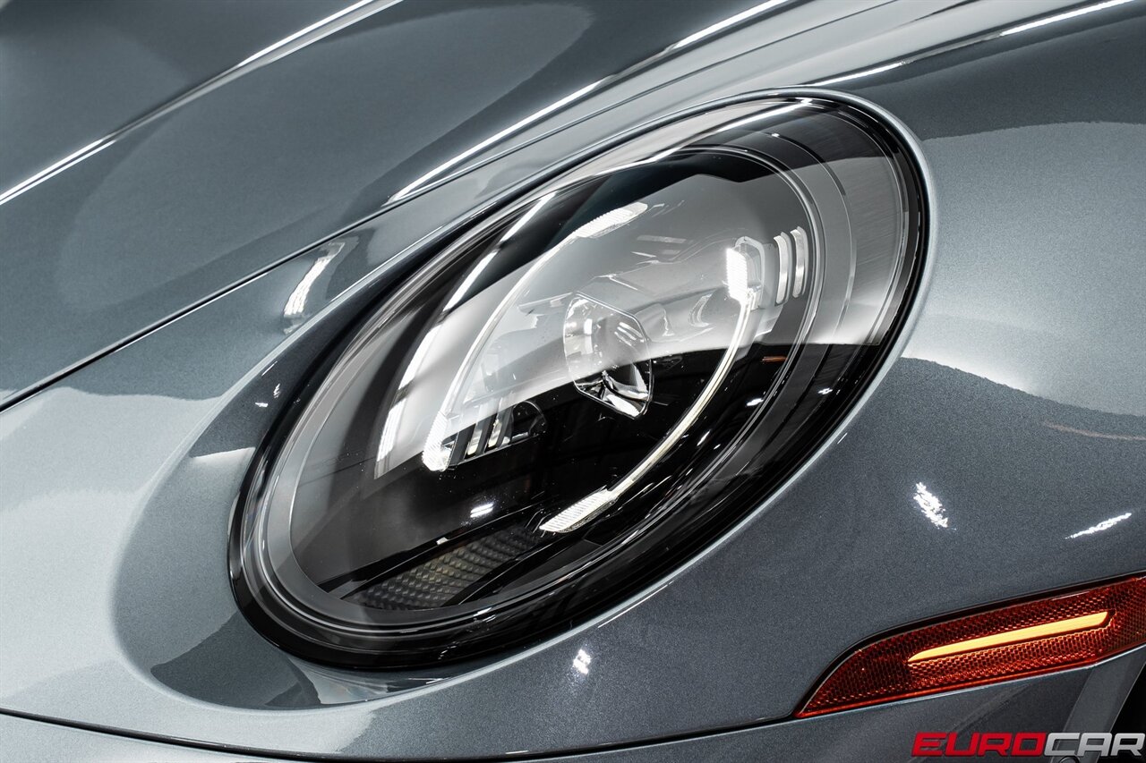 2025 Porsche 911 Carrera 4 GTS *SUNROOF * FRONT AXLE LIFT SYSTEM*   - Photo 11 - Costa Mesa, CA 92626