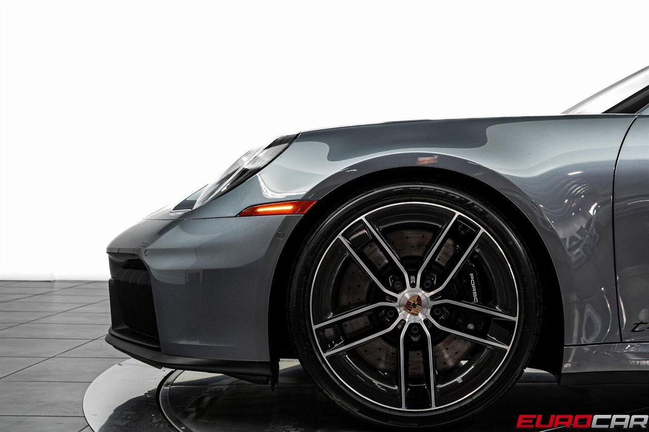 2025 Porsche 911 Carrera 4 GTS *SUNROOF * FRONT AXLE LIFT SYSTEM*   - Photo 14 - Costa Mesa, CA 92626