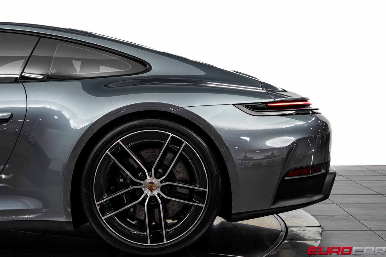 2025 Porsche 911 Carrera 4 GTS *SUNROOF * FRONT AXLE LIFT SYSTEM*   - Photo 16 - Costa Mesa, CA 92626