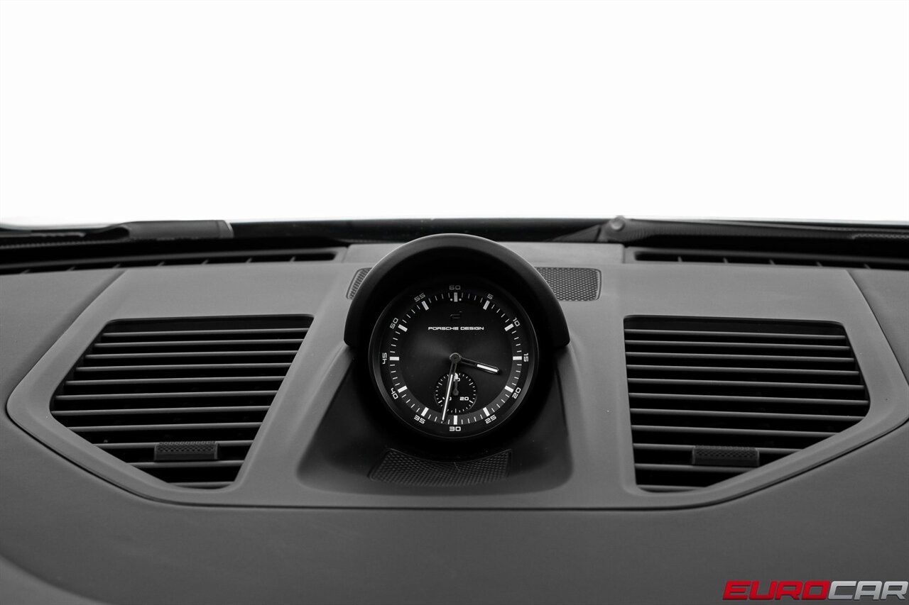 2025 Porsche 911 Carrera 4 GTS *SUNROOF * FRONT AXLE LIFT SYSTEM*   - Photo 31 - Costa Mesa, CA 92626