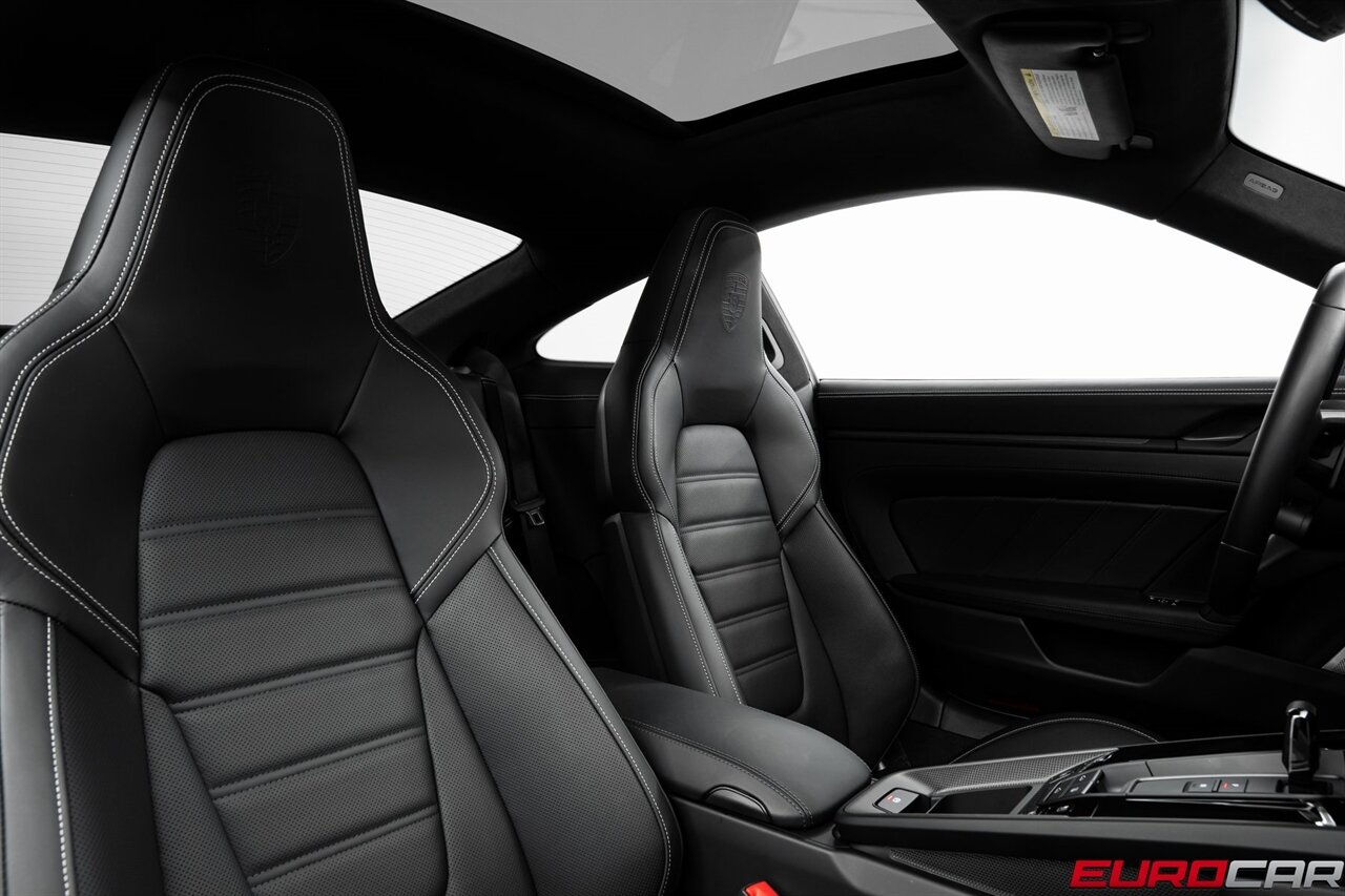 2025 Porsche 911 Carrera 4 GTS *SUNROOF * FRONT AXLE LIFT SYSTEM*   - Photo 40 - Costa Mesa, CA 92626